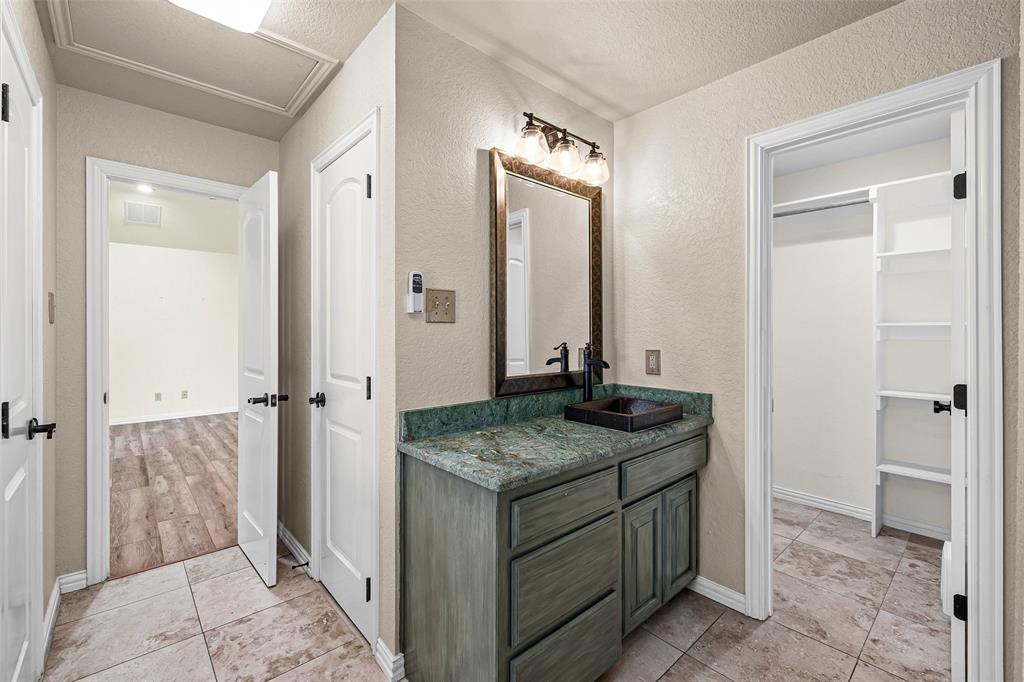2325 River Road Property Photo 20
