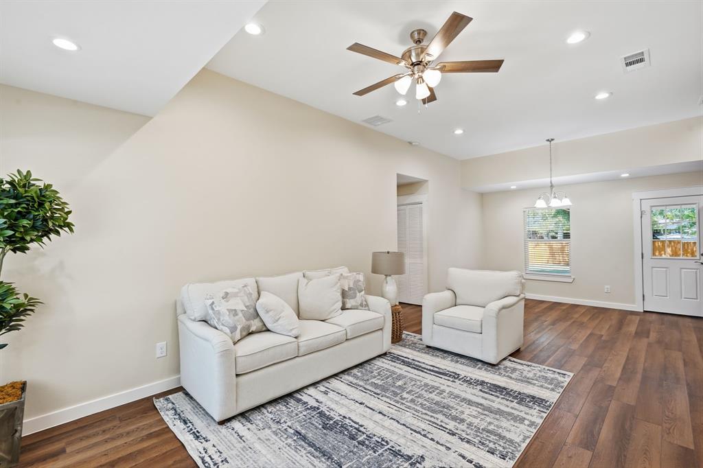 10637 Dunaway Drive Property Photo 3