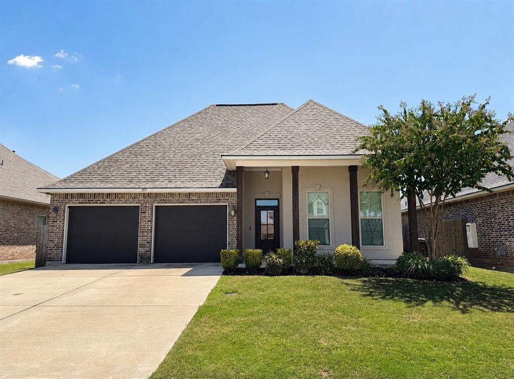 915 Hackberry Drive Property Photo 1