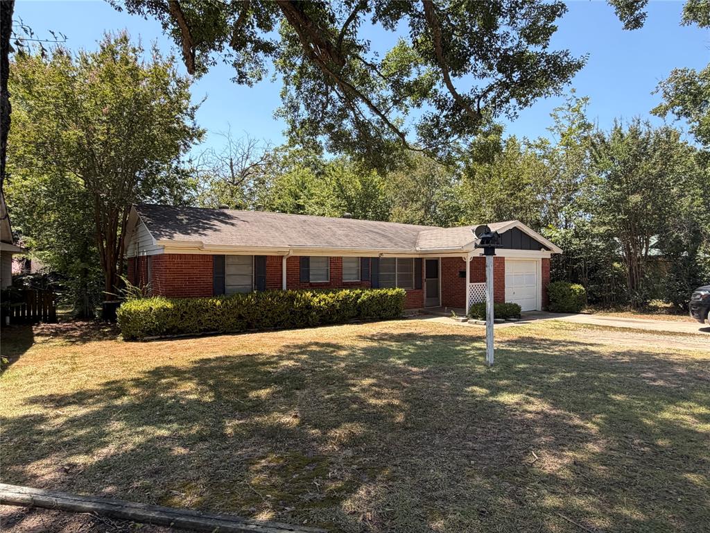 2220 Bella Vista Drive Property Photo 1