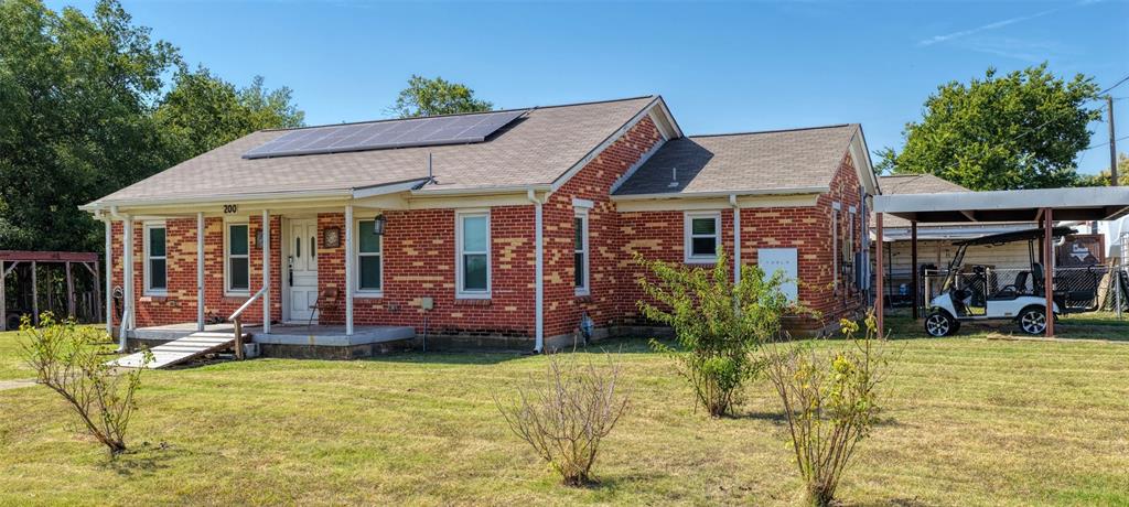 200 E Crossmain Property Photo 3