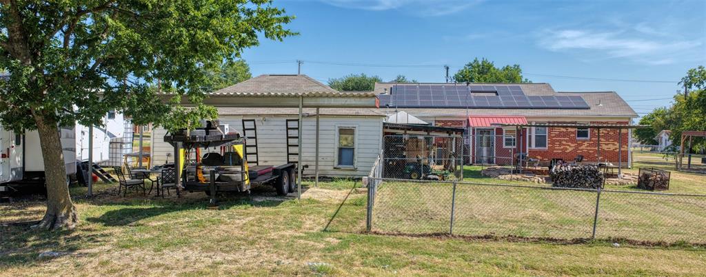 200 E Crossmain Property Photo 7