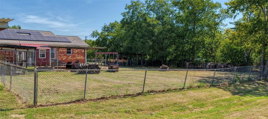 200 E Crossmain Property Photo 8