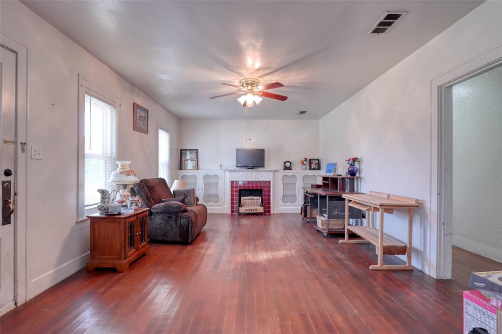 200 E Crossmain Property Photo 14
