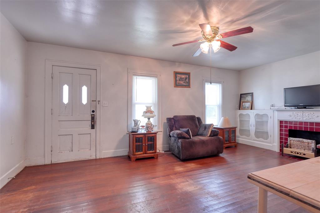 200 E Crossmain Property Photo 15