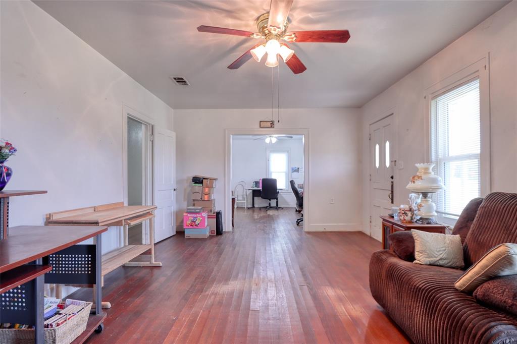 200 E Crossmain Property Photo 17