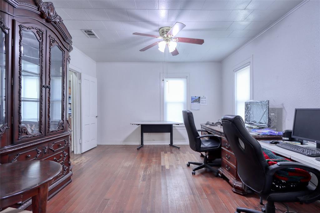 200 E Crossmain Property Photo 18
