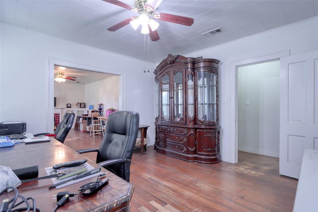 200 E Crossmain Property Photo 20