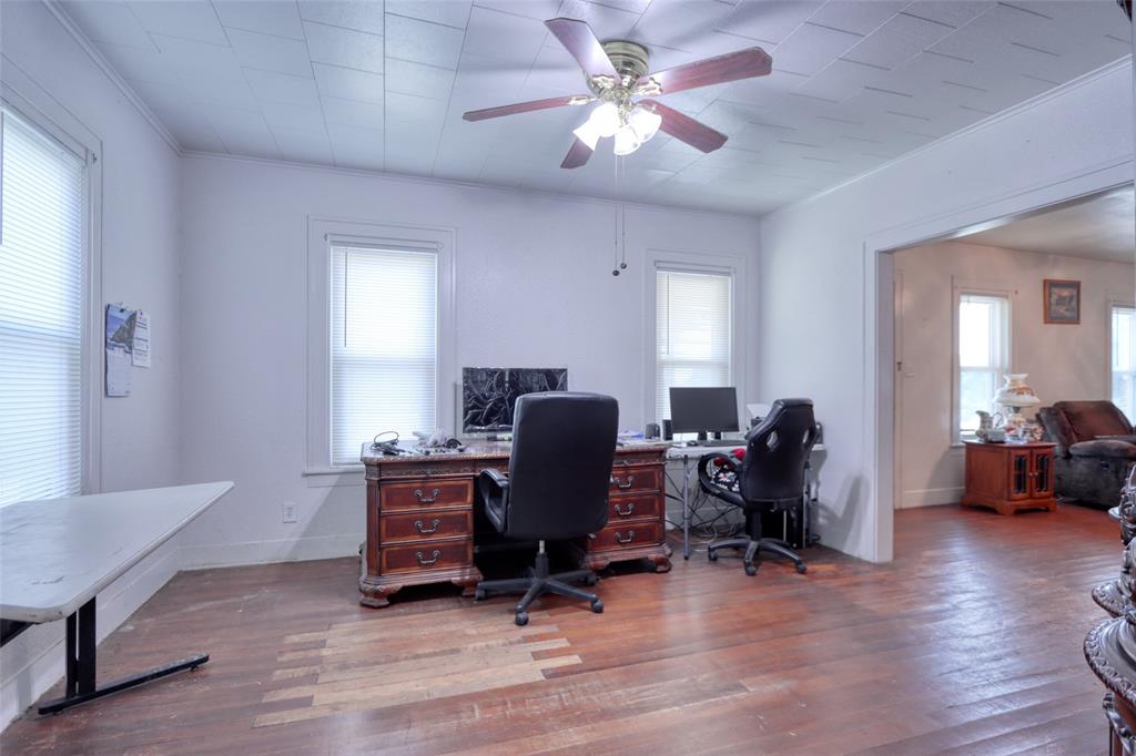200 E Crossmain Property Photo 21