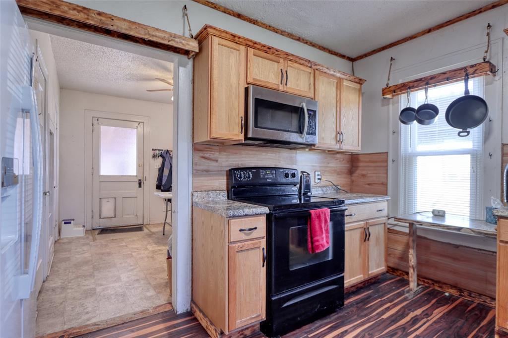 200 E Crossmain Property Photo 23