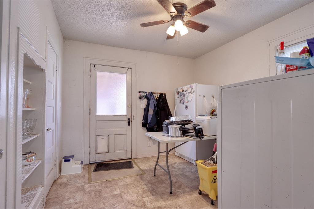 200 E Crossmain Property Photo 25