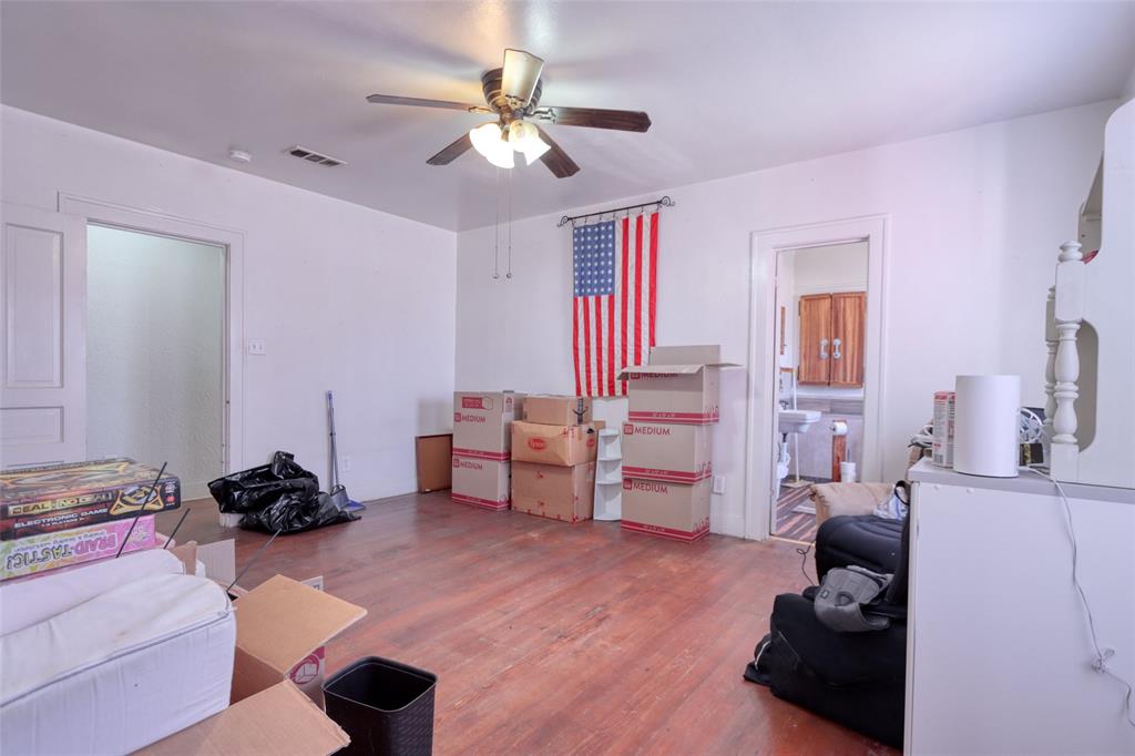 200 E Crossmain Property Photo 31