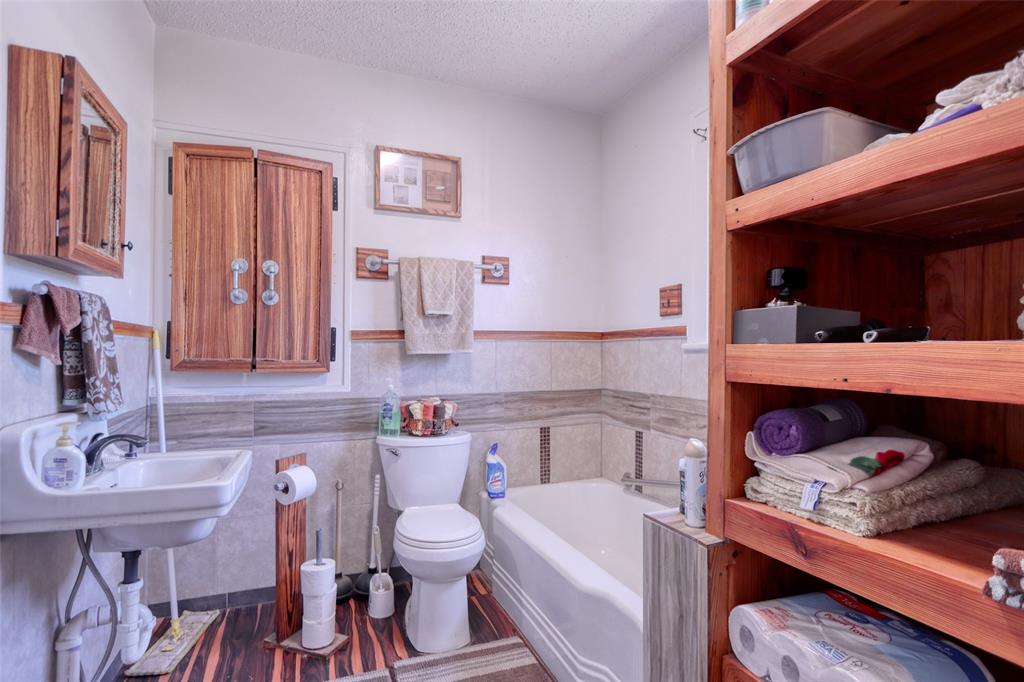200 E Crossmain Property Photo 32