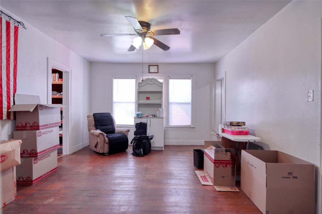 200 E Crossmain Property Photo 33