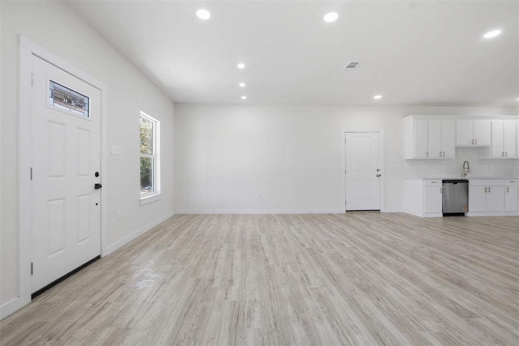 5044 Townsend Drive Property Photo 10
