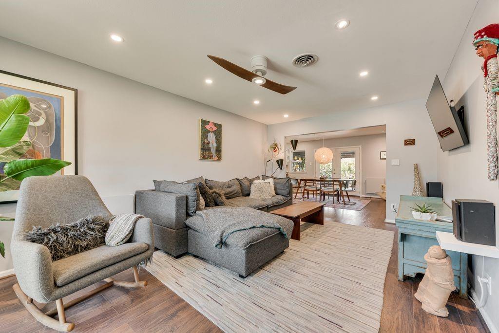 529 Carol Court Property Photo 7