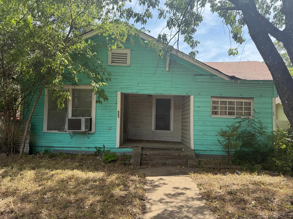 700 S Winnetka Avenue Property Photo 1