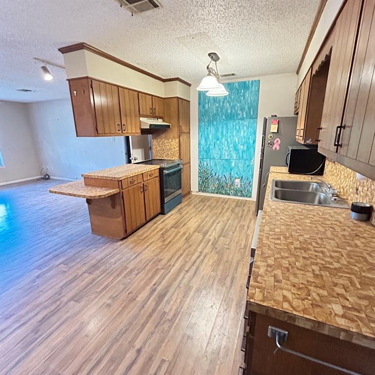 506 N Avenue X Property Photo 2