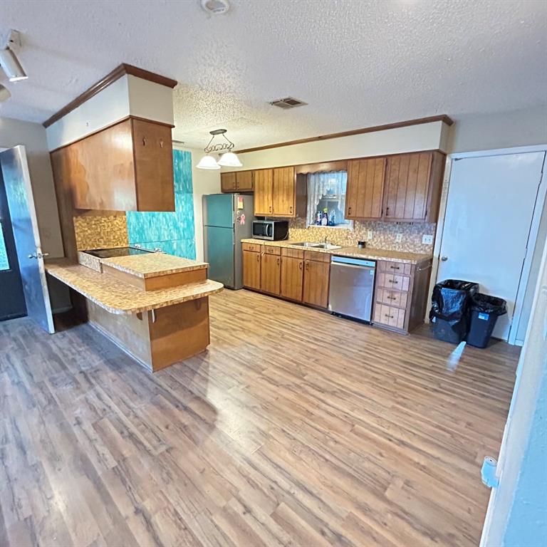 506 N Avenue X Property Photo 4