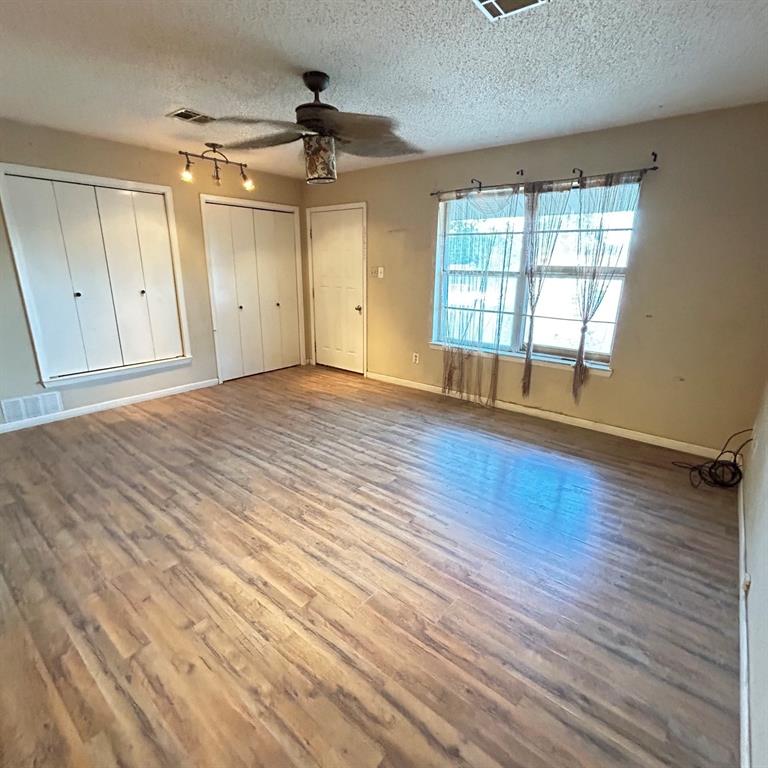 506 N Avenue X Property Photo 5
