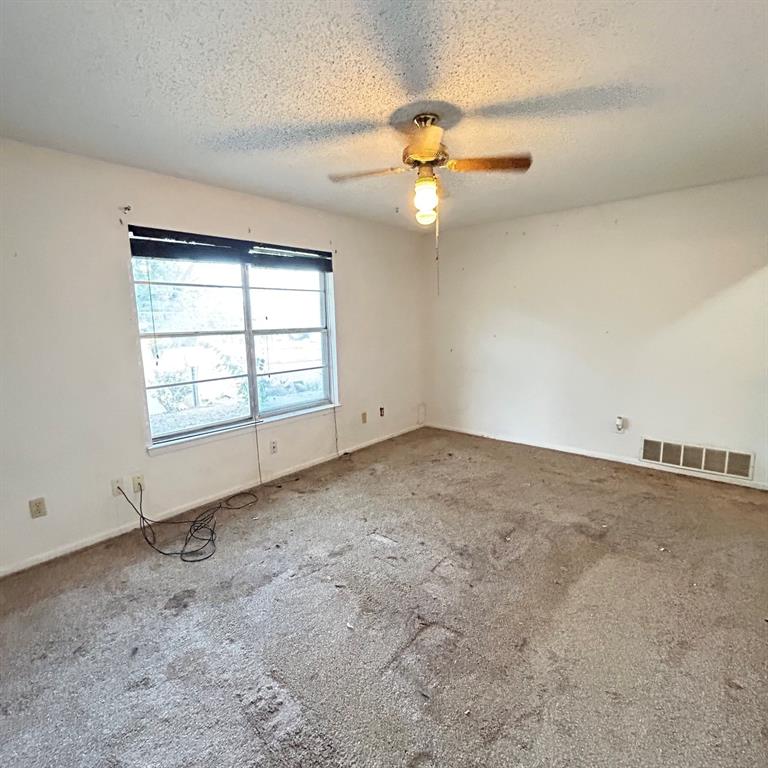 506 N Avenue X Property Photo 9