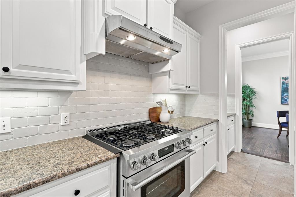 708 Bluffwood Avenue Property Photo 10
