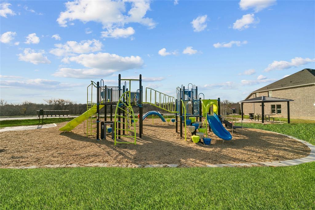 2804 Tamarack Lane Property Photo 4
