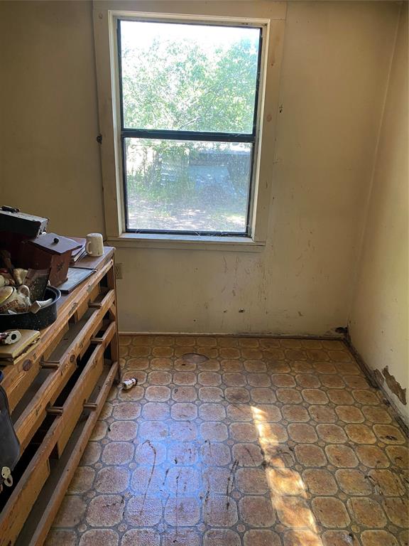 1411 S Frio Street Property Photo 5