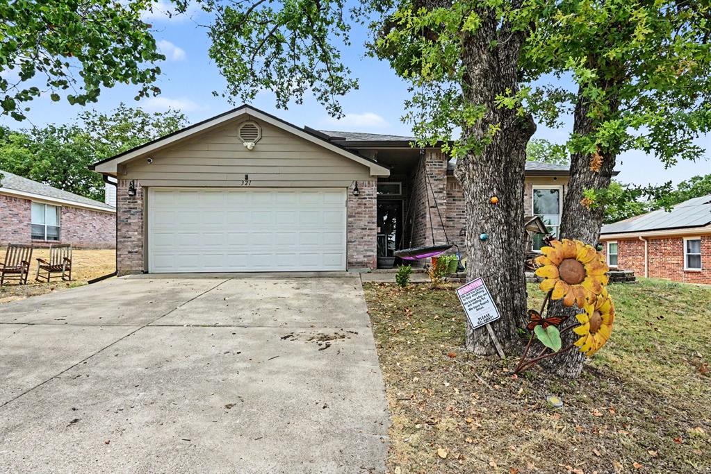 321 Pecos Drive Property Photo 1