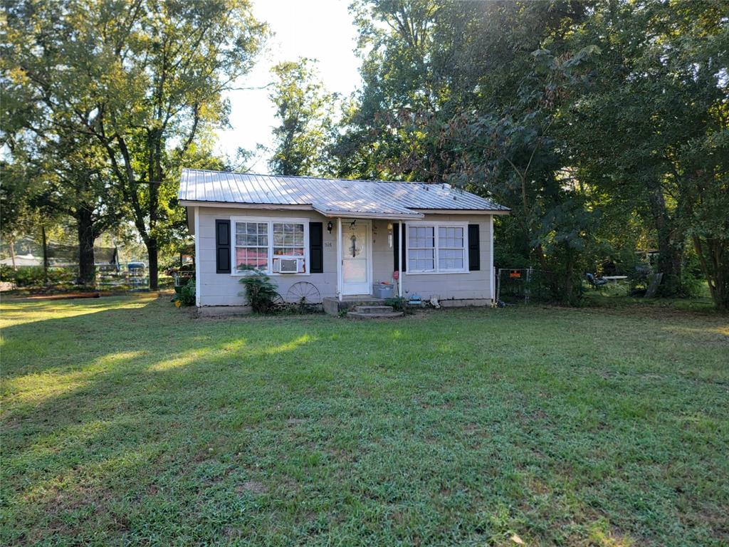 516 N Elm Property Photo 1