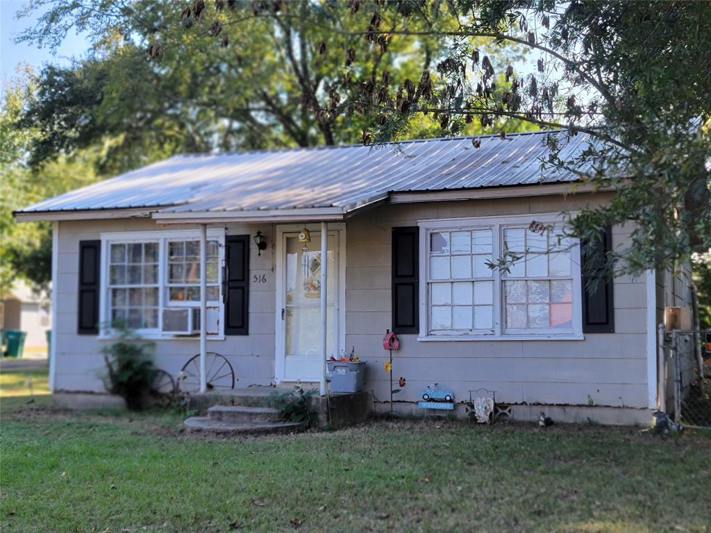 516 N Elm Property Photo 2