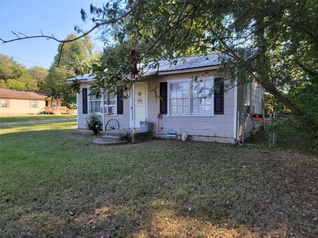 516 N Elm Property Photo 8