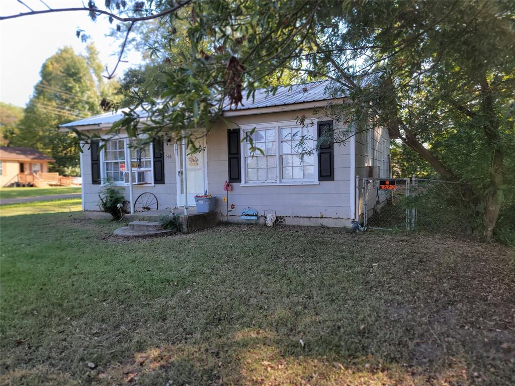 516 N Elm Property Photo 9