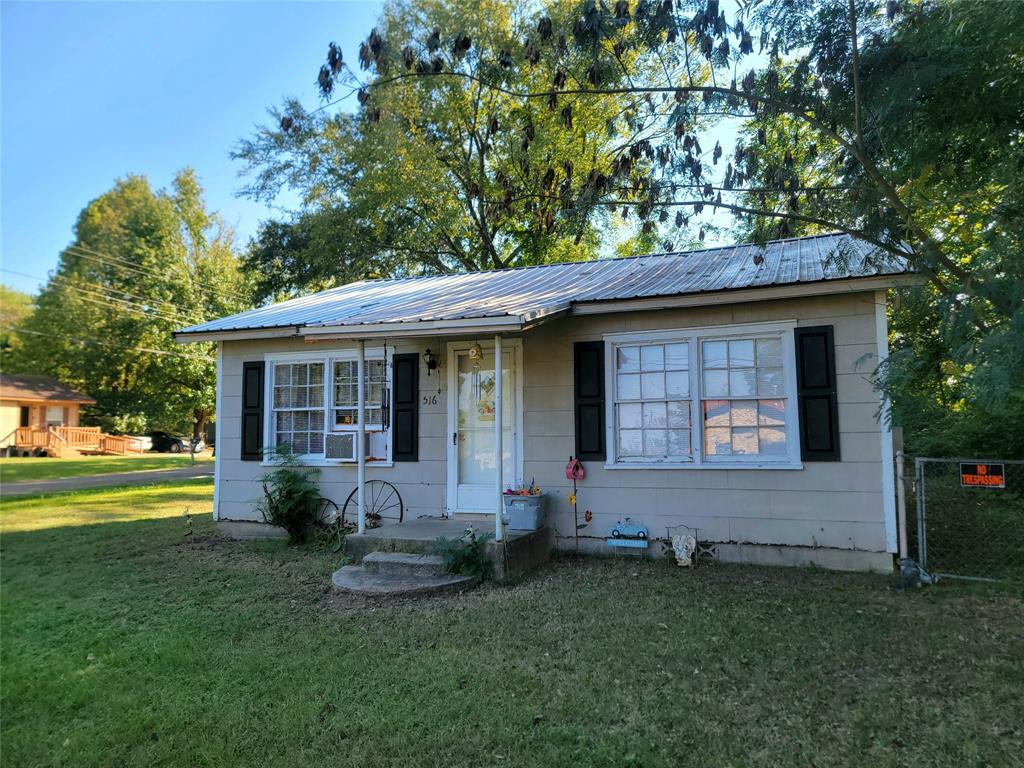 516 N Elm Property Photo 10