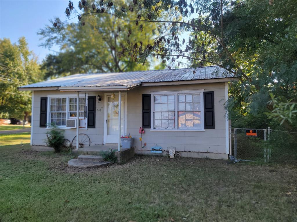 516 N Elm Property Photo 11