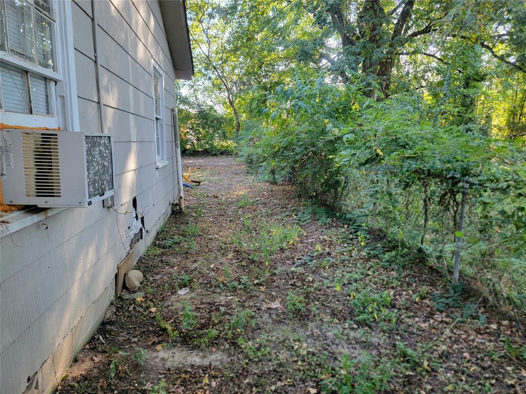 516 N Elm Property Photo 13
