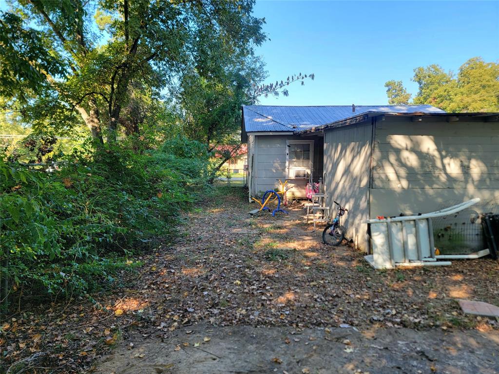 516 N Elm Property Photo 15