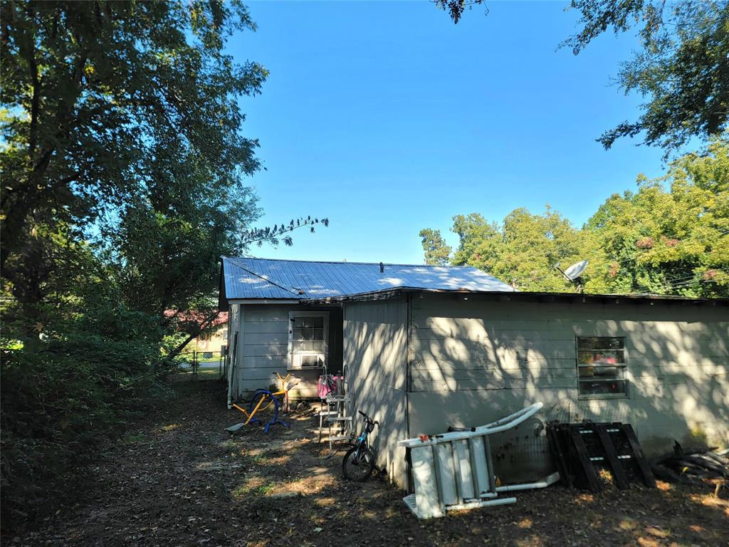 516 N Elm Property Photo 16