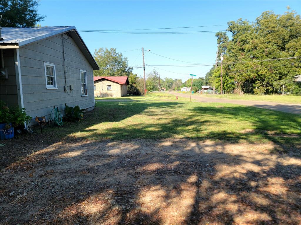 516 N Elm Property Photo 18