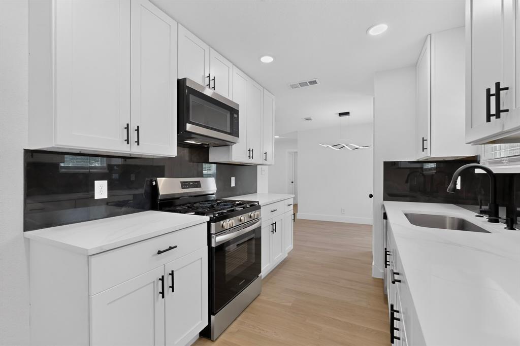 808 Lilac Drive Property Photo 1