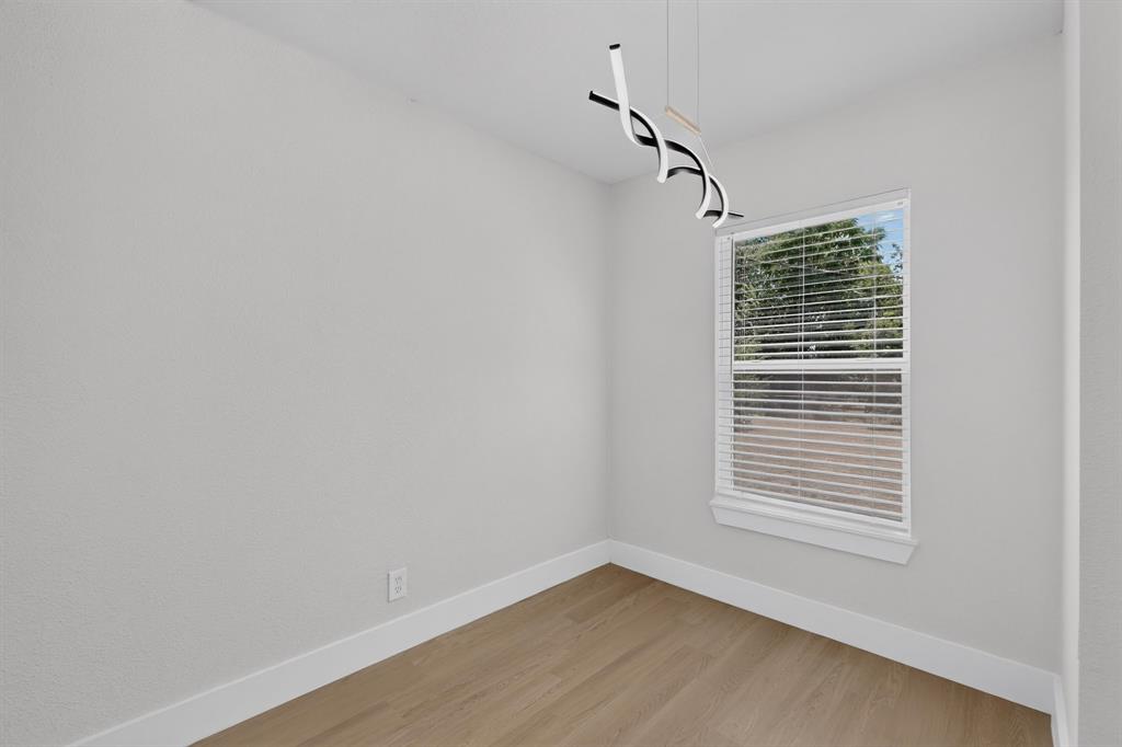 808 Lilac Drive Property Photo 6