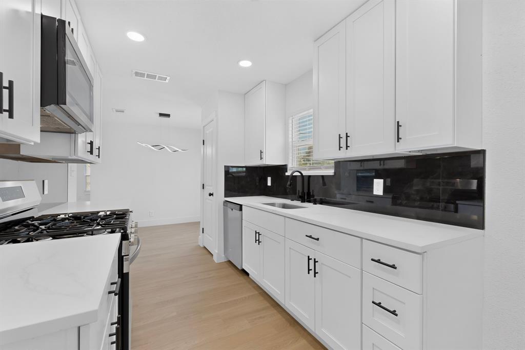 808 Lilac Drive Property Photo 16