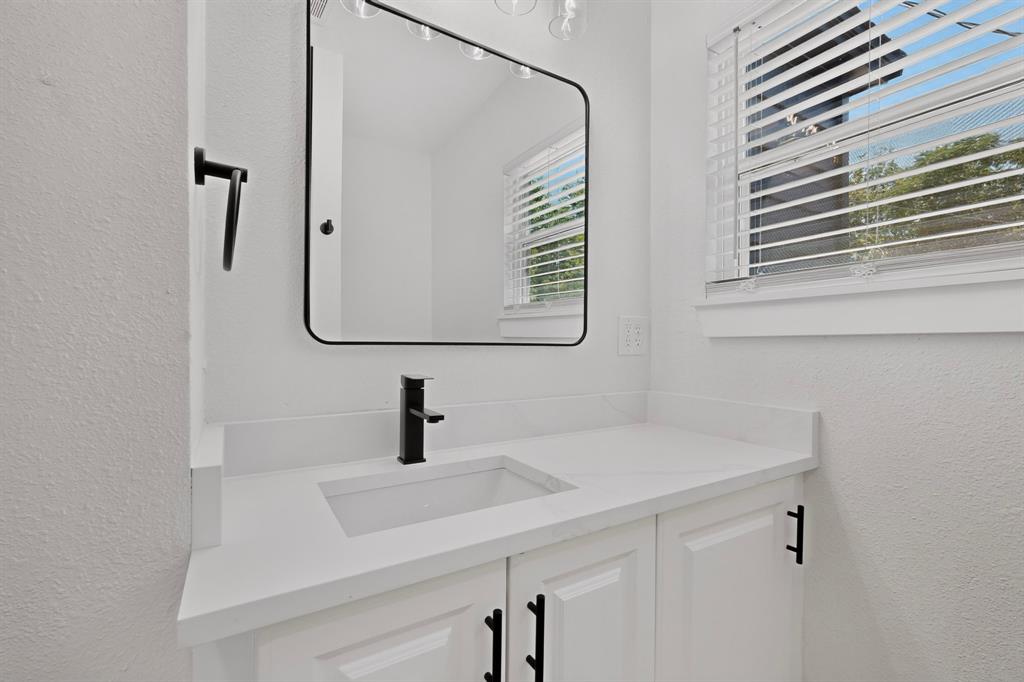 808 Lilac Drive Property Photo 27