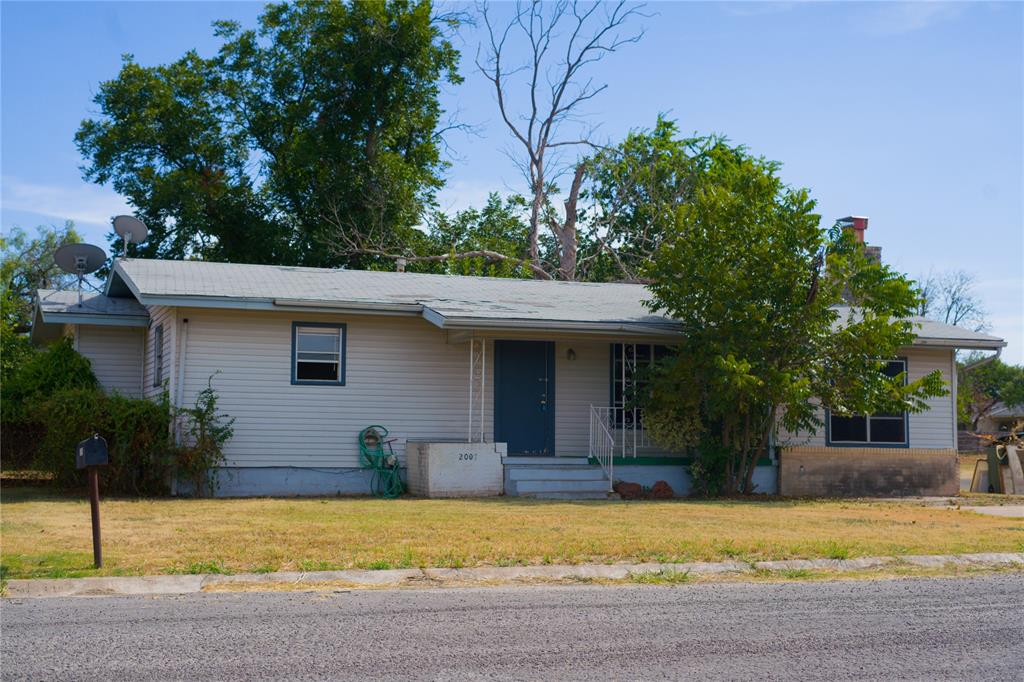 2007 W Commerce Street Property Photo 1