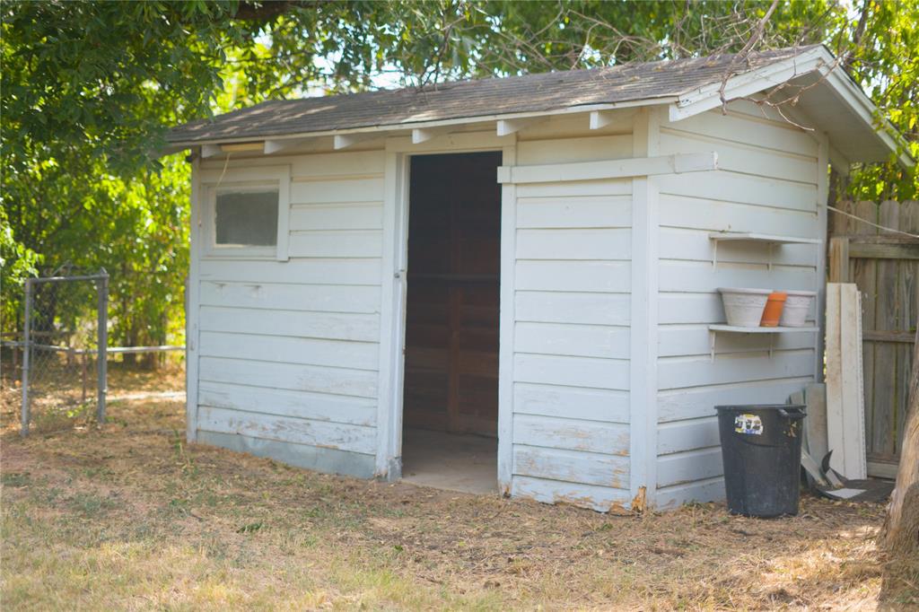 2007 W Commerce Street Property Photo 8