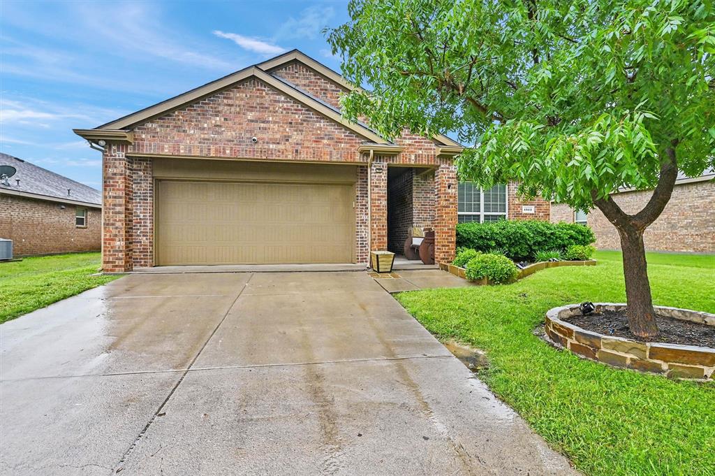 1512 Greenbrier Drive Property Photo 1