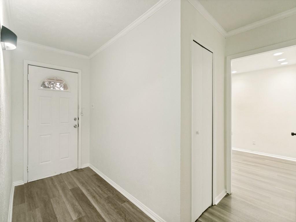 905 Hawthorne Drive Property Photo 3