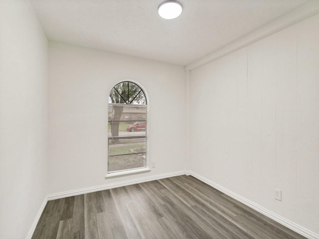 905 Hawthorne Drive Property Photo 17