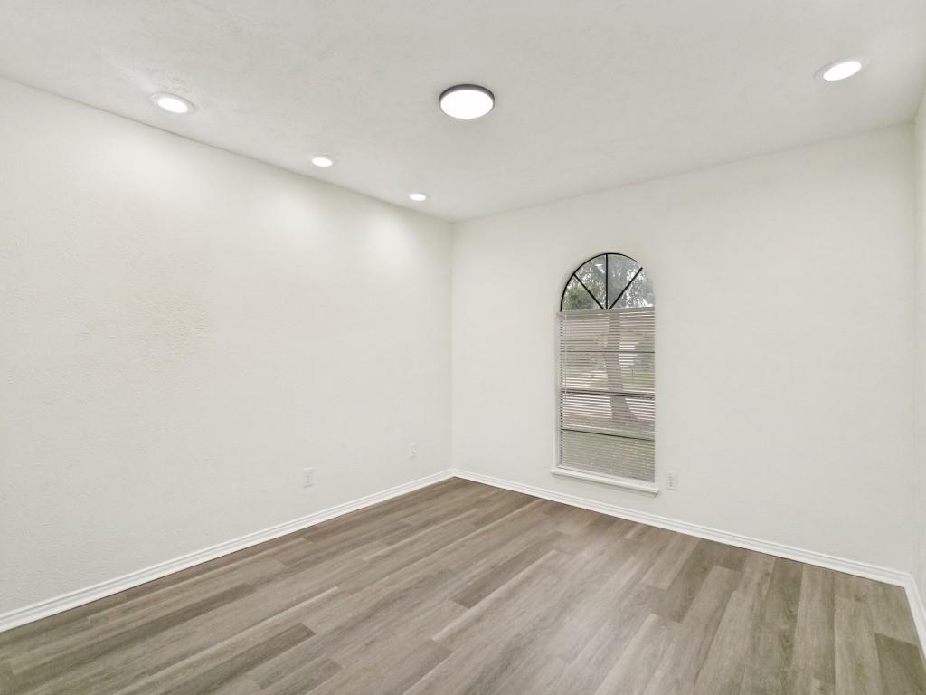 905 Hawthorne Drive Property Photo 18