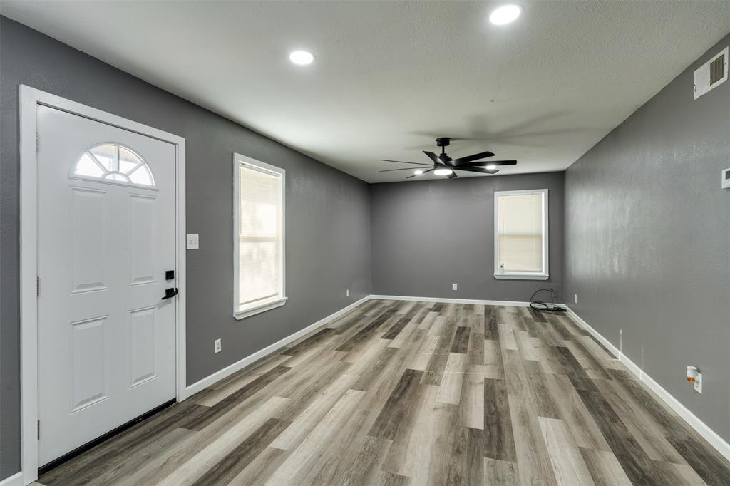 211 S Rose Street Property Photo 8